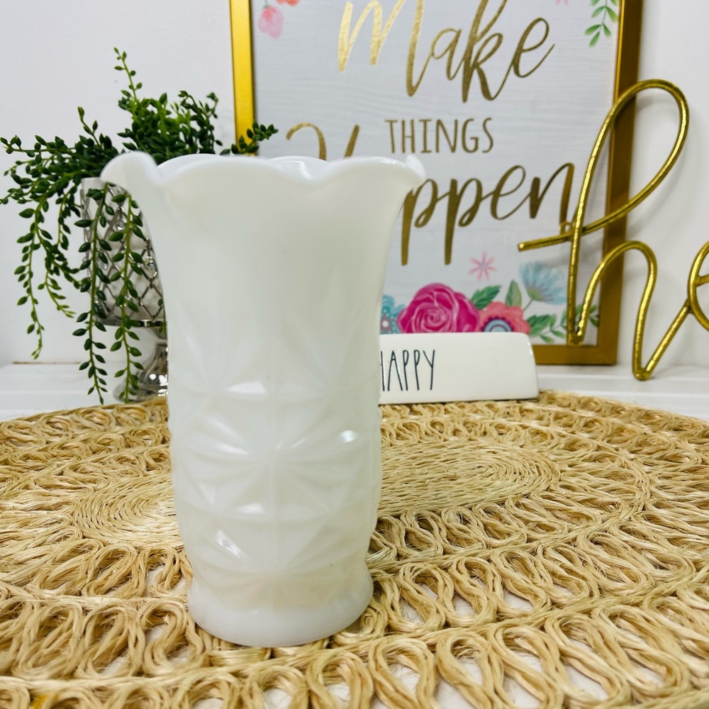 Milk Glass Vase Scalloped Edge Vintage Mid Century White Starburst